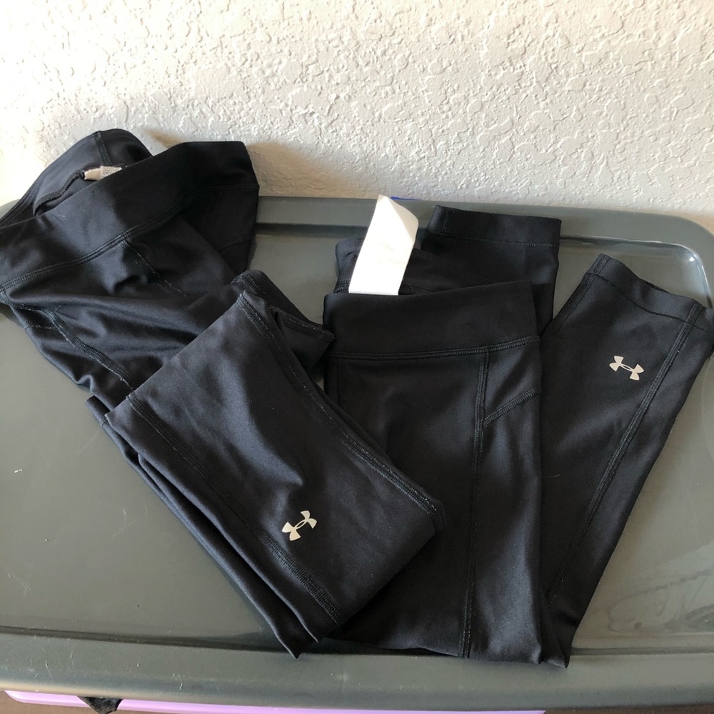 Lot of (2) UnderArmour Leggings XS Capri/leggings